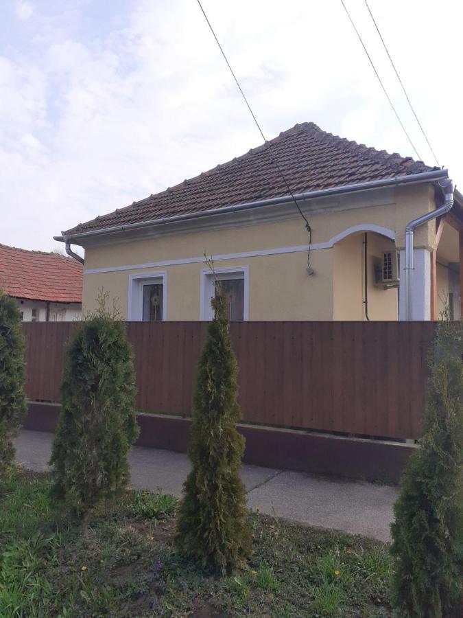 Oazis Apartman Sarospatak Exterior photo
