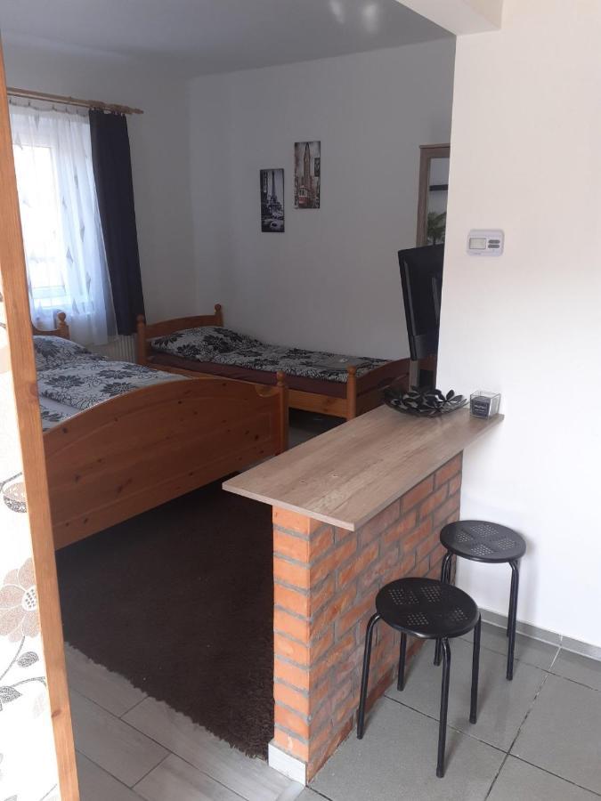Oazis Apartman Sarospatak Exterior photo