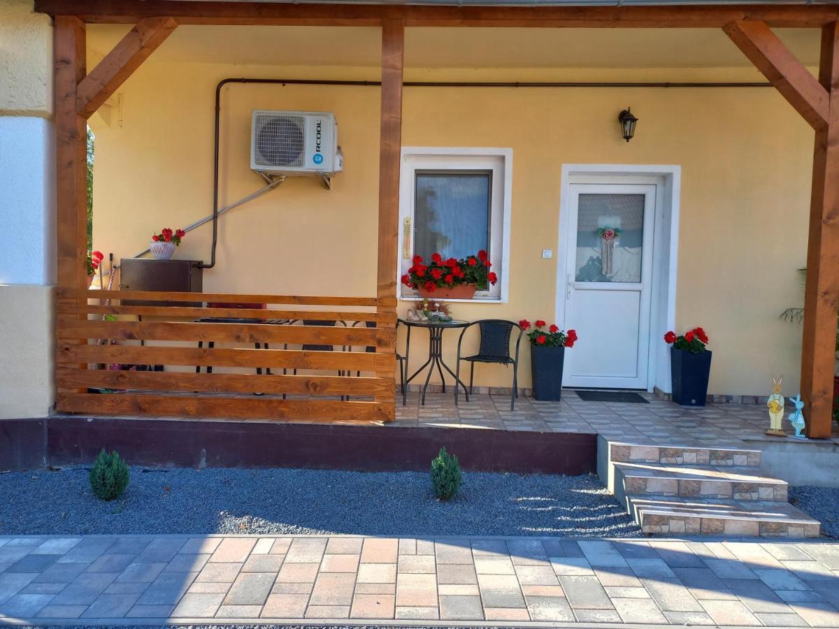 Oazis Apartman Sarospatak Exterior photo