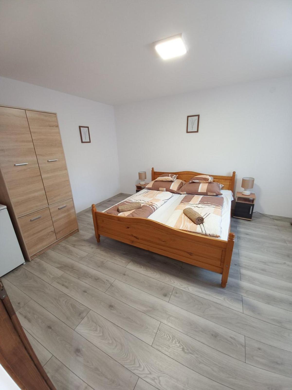 Oazis Apartman Sarospatak Exterior photo